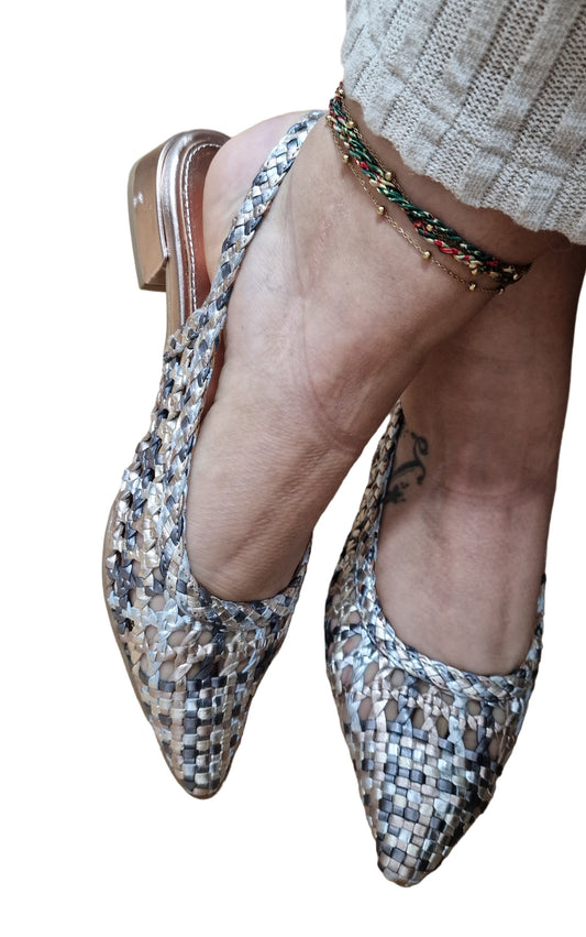 Sapato SlingBack pele entrançada dourado/chumbo Carmela