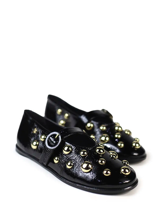 Must Have - Sabrina Preta Envernizada Tachas Douradas Cubanas