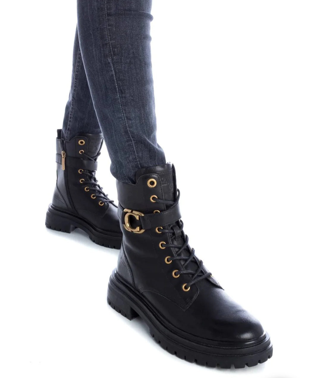 Botim Pele Black estilo Militar com cordão e fecho Carmela