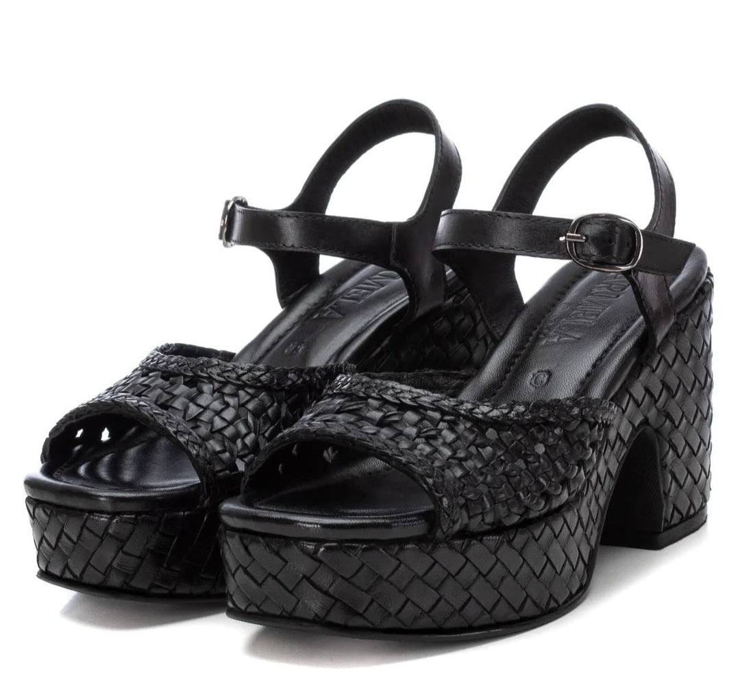 Sandália Carmela Tacão entrançado preto