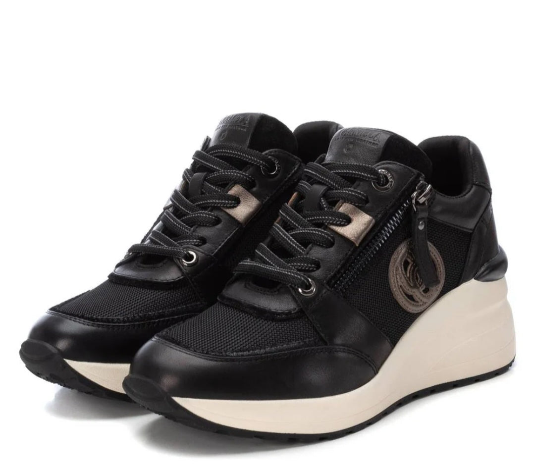 Carmela Cunha Elegante e Fecho Lateral