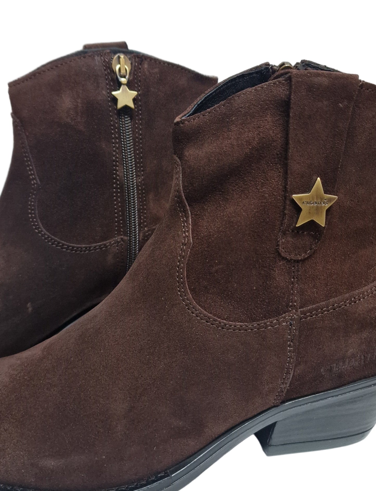 Must Have! Botim Estilo Texana em Camurça cor Chocolate  Cubanas