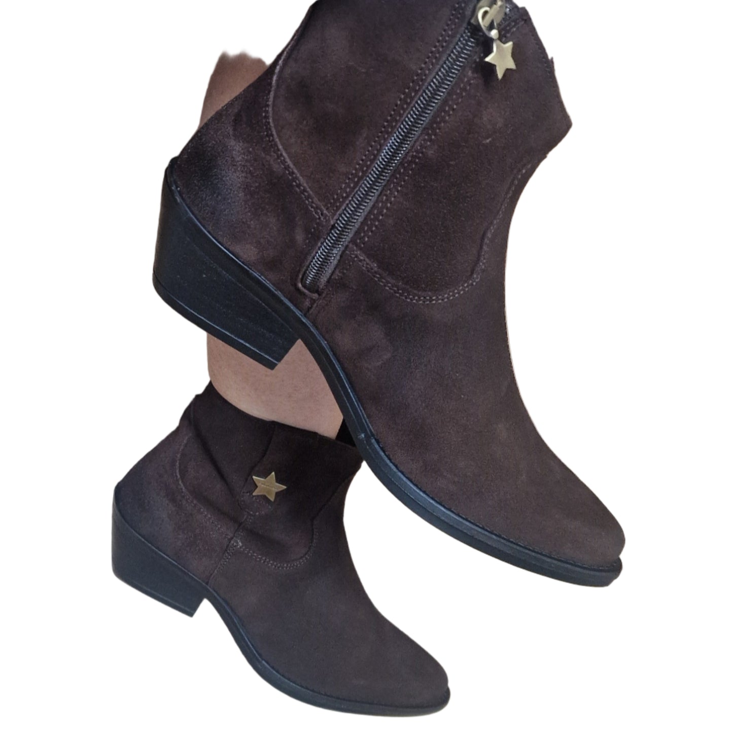Must Have! Botim Estilo Texana em Camurça cor Chocolate  Cubanas