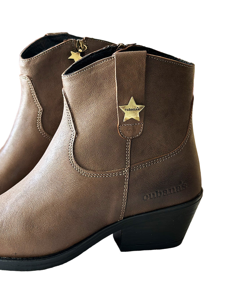 Botim Estilo Texana com fecho em Pele Cubanas