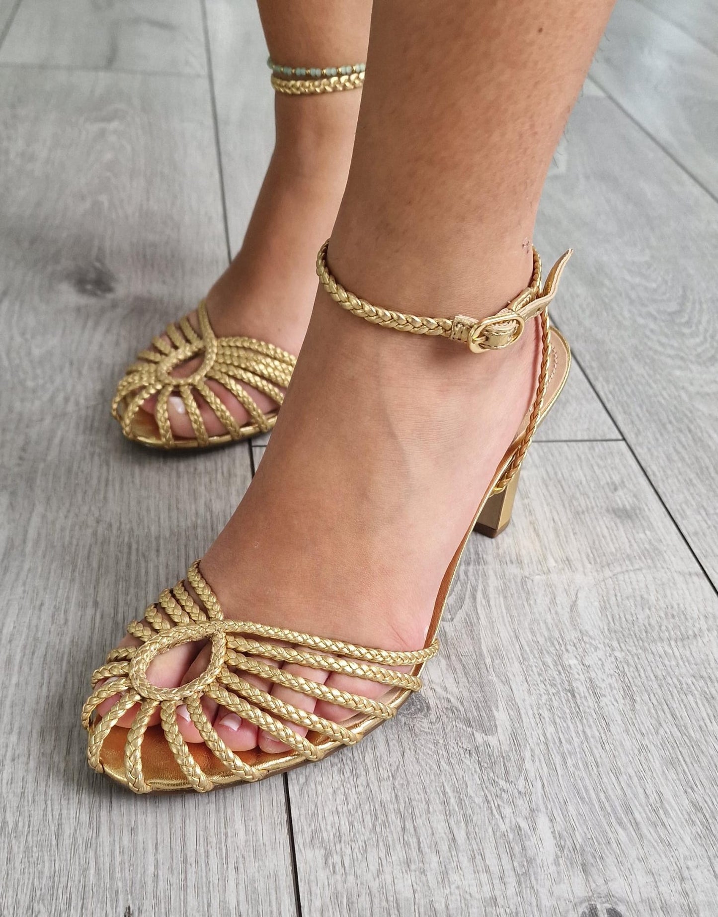 Sandália Tacão Arezzo Gold