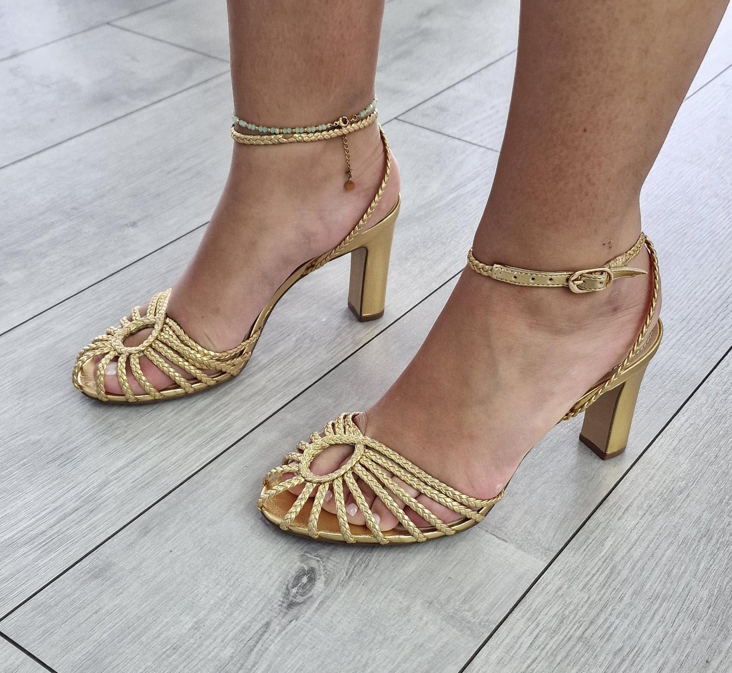 Sandália Tacão Arezzo Gold